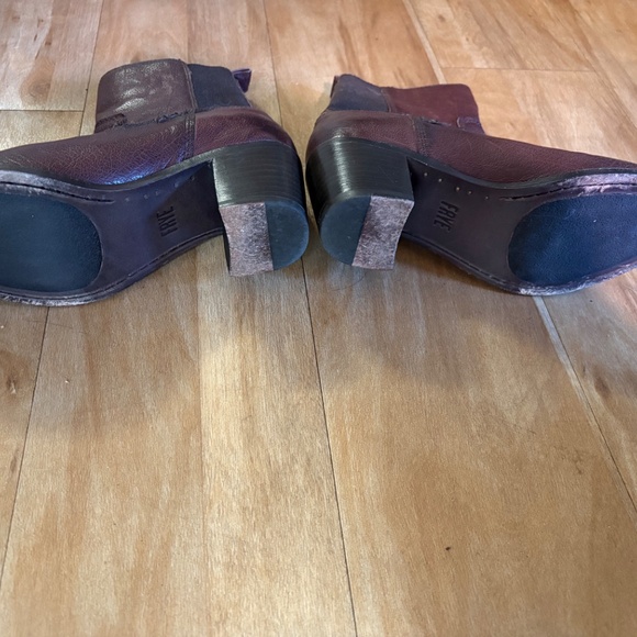 FRYE Size 6.5 Janis Gore Brown Leather Boots Booties Janice Pull On - Picture 3 of 4